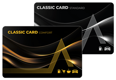 Zwei schwarze CLASSIC CARD-Kreditkarten, eine mit der Aufschrift "STANDARD" und die andere mit "COMFORT". Beide haben abstrakte goldene und silberne Wellenmuster und Symbolgrafiken, die Einkaufen, Essen, Transport, Kraftstoff und Reisevorteile darstellen.